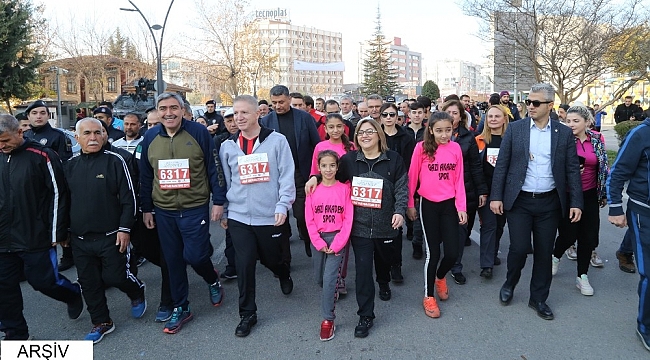 Gazi kentte, gazilik ünvanının verilişinin 100. yıldönümü gururu
