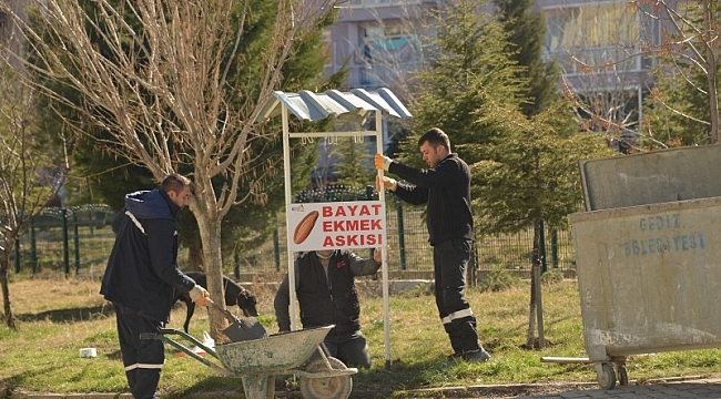 Gediz Belediyesi'nden "Askıda Bayat Ekmek Projesi"