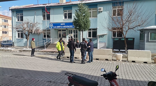 Gediz'de olası can kaybını polis önledi