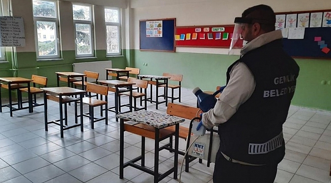 Gemlik Belediyesi okulları dezenfekte etti