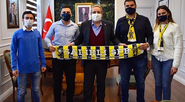 Genç Fenerbahçelilerden Kaymakam Sağlam'a ve Kızılay'a ziyaret