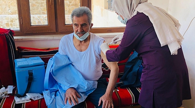 Gercüş'te 65 yaş ve üzerine korona aşısına başlandı
