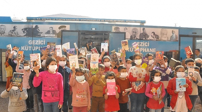 Gezici kütüphane çocuklar için köy yollarında
