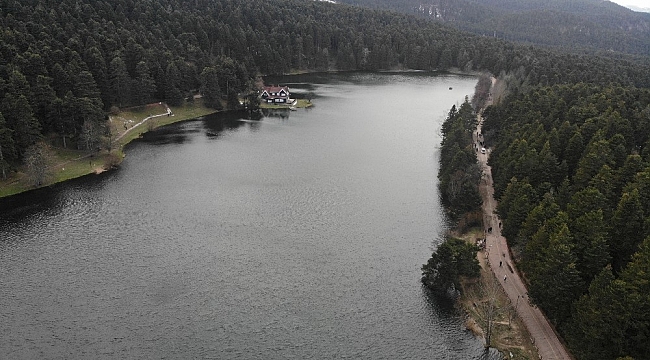 Gölcük Tabiat Parkı, güzel havayı fırsat bilen tatilcilerle doldu