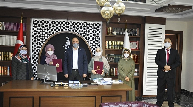 Hafızlığını uzaktan tamamlayan öğrencilere belgeleri verildi