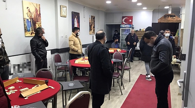 Hafta sonu, mühürlenen iş yerini açarak kısıtlama kurallarını hiçe saydılar