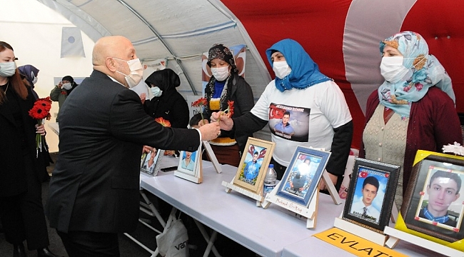 Hak-İş Genel Başkanı Arslan Diyarbakır annelerini ziyaret etti