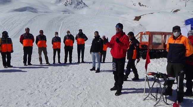 Hakkari'de çığ tatbikatı