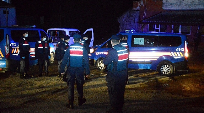 Hayvan koruma derneğinde horoz dövüştürürken yakalandılar