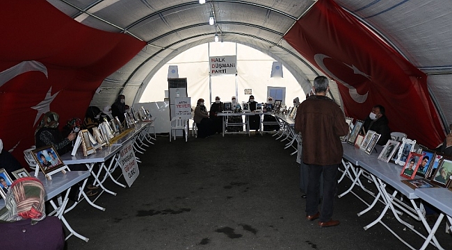 HDP önündeki aileler, PKK'nın hain saldırısına rağmen evlat nöbetini kararlılıkla sürdürüyor