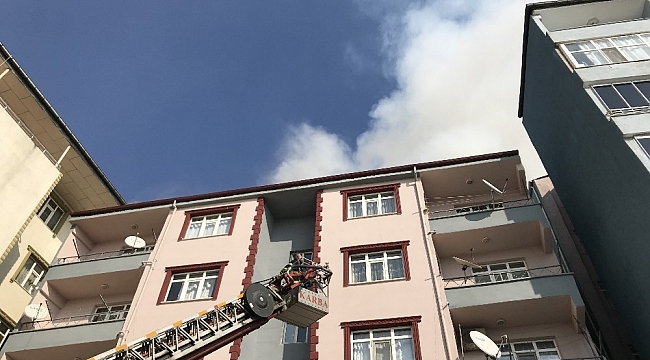 Iğdır'da çatı katında çıkan yangın korkuttu