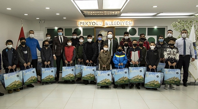 İpekyolu Belediyesinden sporculara malzeme desteği