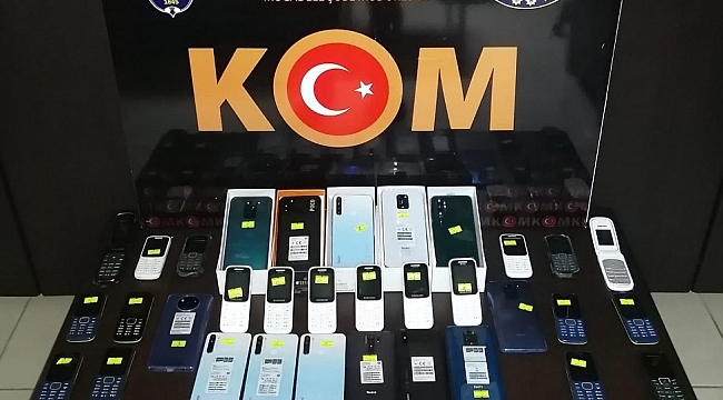 İskenderun'da 33 kaçak telefon ele geçirildi