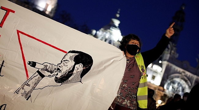 İspanya'da rapçi Pablo Hasel'in destekçileri sokaklara döküldü