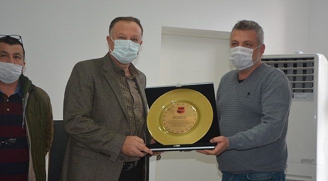 Isparta Emrespor'dan Milletvekili Özel'e teşekkür plaketi