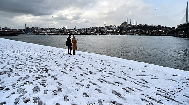 İstanbul'da kar şehri terk ediyor