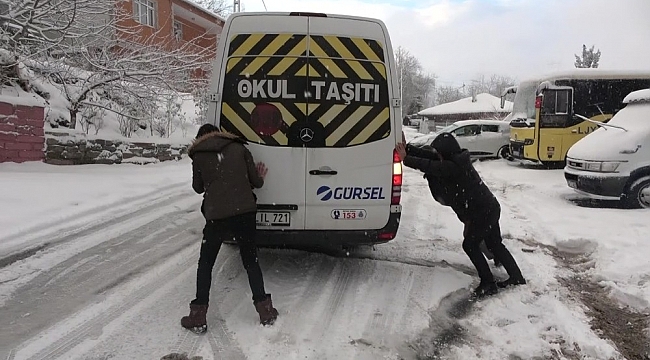 İstanbul'da etkili olan kar yağışında sürücüler zor anlar yaşadı