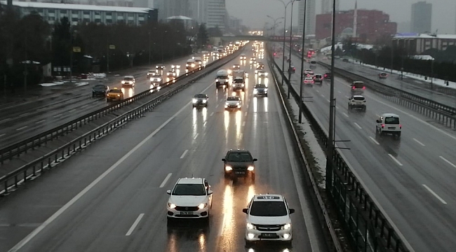 İstanbul'da kar E-5'te görüş mesafesini kısalttı