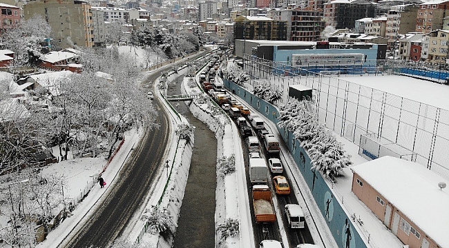 İstanbul'da kar trafiği havadan görüntülendi