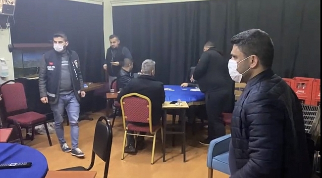İstanbul'da kısıtlamada açık olan kıraathaneye baskın kamerada