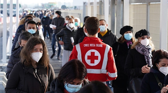 İtalya'da son 24 saatte 9 bin 630 yeni vaka
