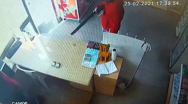 İzmir'de benzin istasyonundaki pompalı tüfekli soygun kamerada