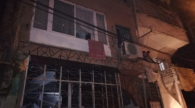 İzmir'de bir kişi evini ateşe verip kaçtı