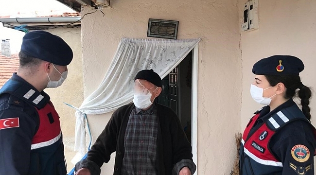 Jandarma tek yaşayan yaşlı vatandaşları yalnız bırakmıyor