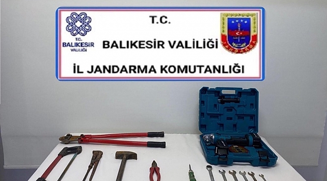 Jandarmadan kablo hırsızına suçüstü