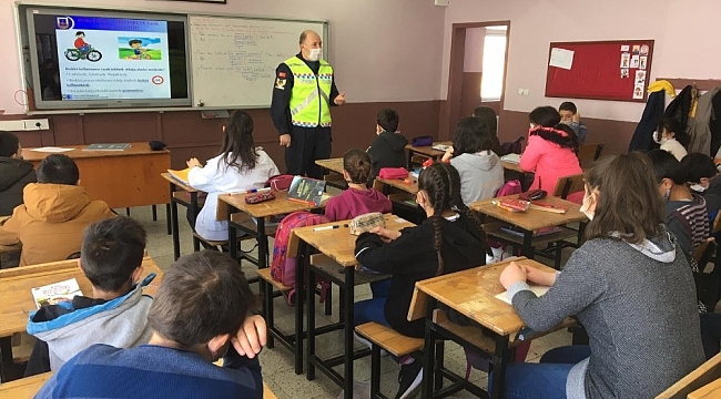 Jandarmadan, yüz yüze "Öğrencilere Trafikte Farkındalık" eğitimi verildi