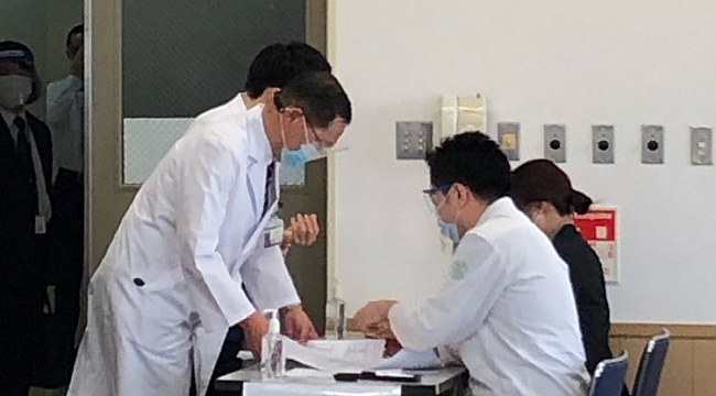 Japonya Covid-19'a karşı aşılama programı başladı