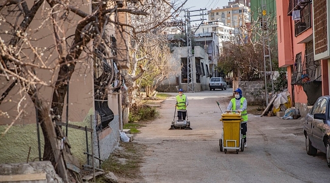 Kadınlar mahallelerini kendileri temizliyor
