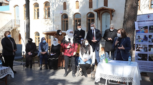 Kadınların aile ortamında sağladığı düzen mahallelere yayılacak