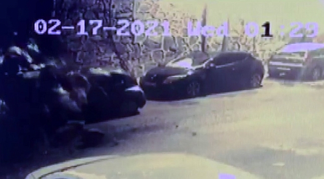 Kağıthane'de istinat duvarı araçların üzerine çöktü