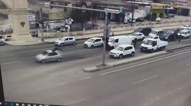 Kahraman polise durdurmaya çalıştığı araç çarptı