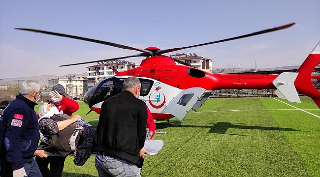 Kalp krizi geçiren kadın helikopter ile hastaneye yetiştirildi