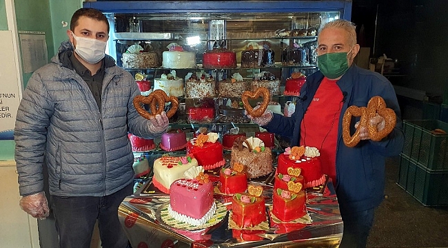 Kalp şeklinde simit ve pastalar yaparak kalpleri fethettiler