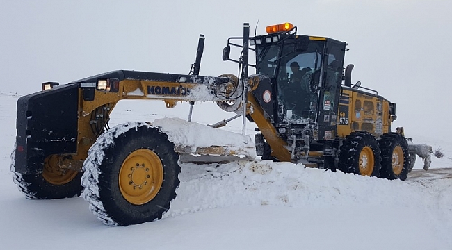Kar ve tipi Kırşehir'de 30 köy yolunu kapattı