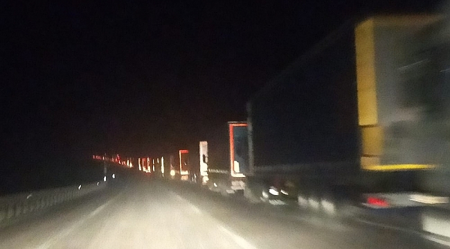 Sınır Kapıları'nda 10 KM TIR kuyruğu oluştu