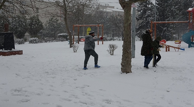 Karın tadını çocuklar çıkarıyor