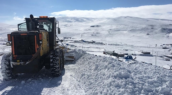 Kars'ta Özel idare ekipleri kapalı yolları tek tek açtı