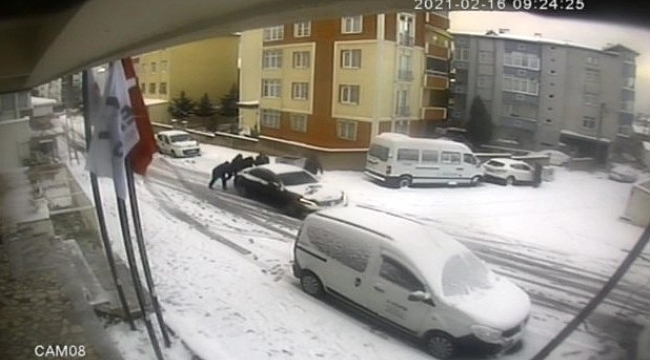 Kartal'da park halindeyken kayan lüks otomobili durdurmak için mahalleli seferber oldu