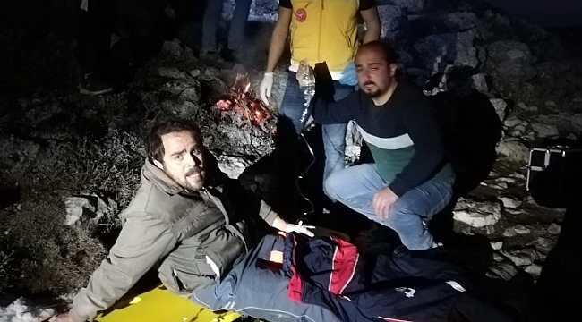 Kayalıklarda mahsur kalan 2 çoban helikopter ile kurtarıldı