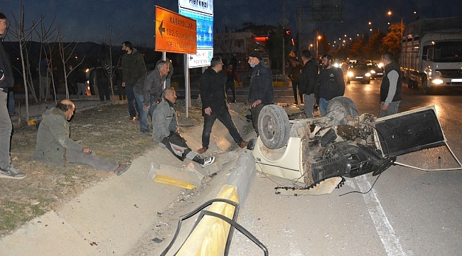 Kazada ikiye bölünen araçtan sağ çıktılar