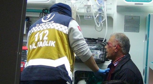 Kazada kulağı kopan araç sürücüsü, aracını bırakıp ambulansa binmemek için direndi