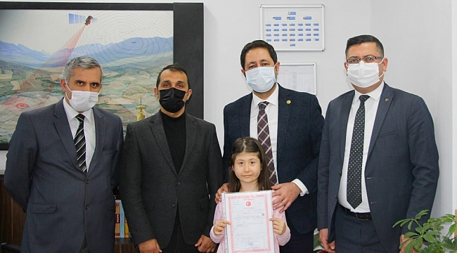 Kazada ölen polisin kızına ev hediye edildi