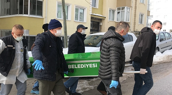 Kendisinden haber alınamıyordu, evinde ölü bulundu