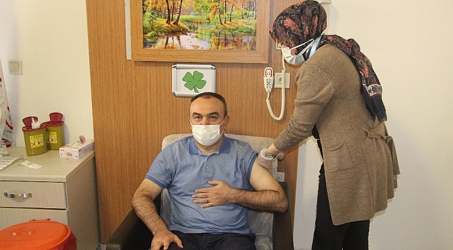 Kilis'te protokol üyeleri korona aşısı oldu