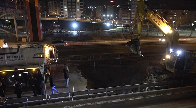 Kilit kavşakta su borusu patladı: Ankara-Kayseri kara yolu trafiğe kapatıldı