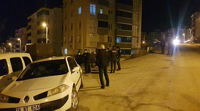 Kız arkadaşına mesaj atıp silahla kendini vurdu